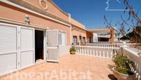 Vista exterior de Casa adosada en venda en Chilches / Xilxes amb Terrassa