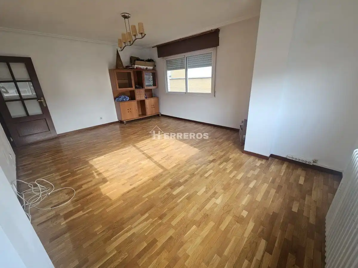 Piso en venta en  Logroño con Calefacción, Parquet y Trastero