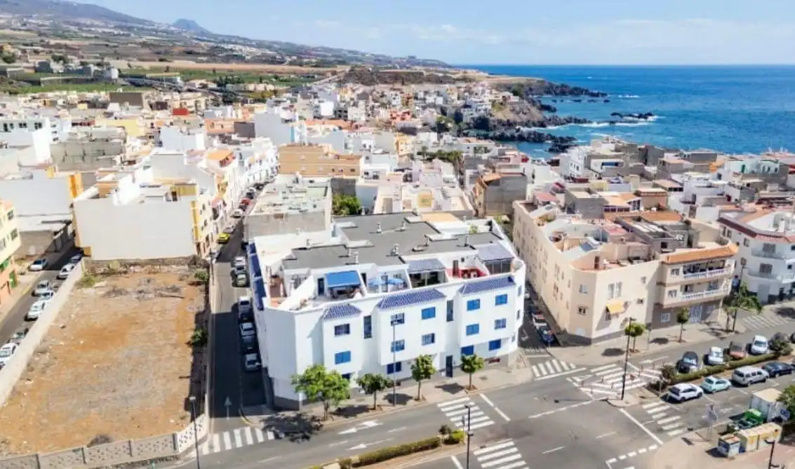 Vista exterior de Planta baja en venta en Guía de Isora