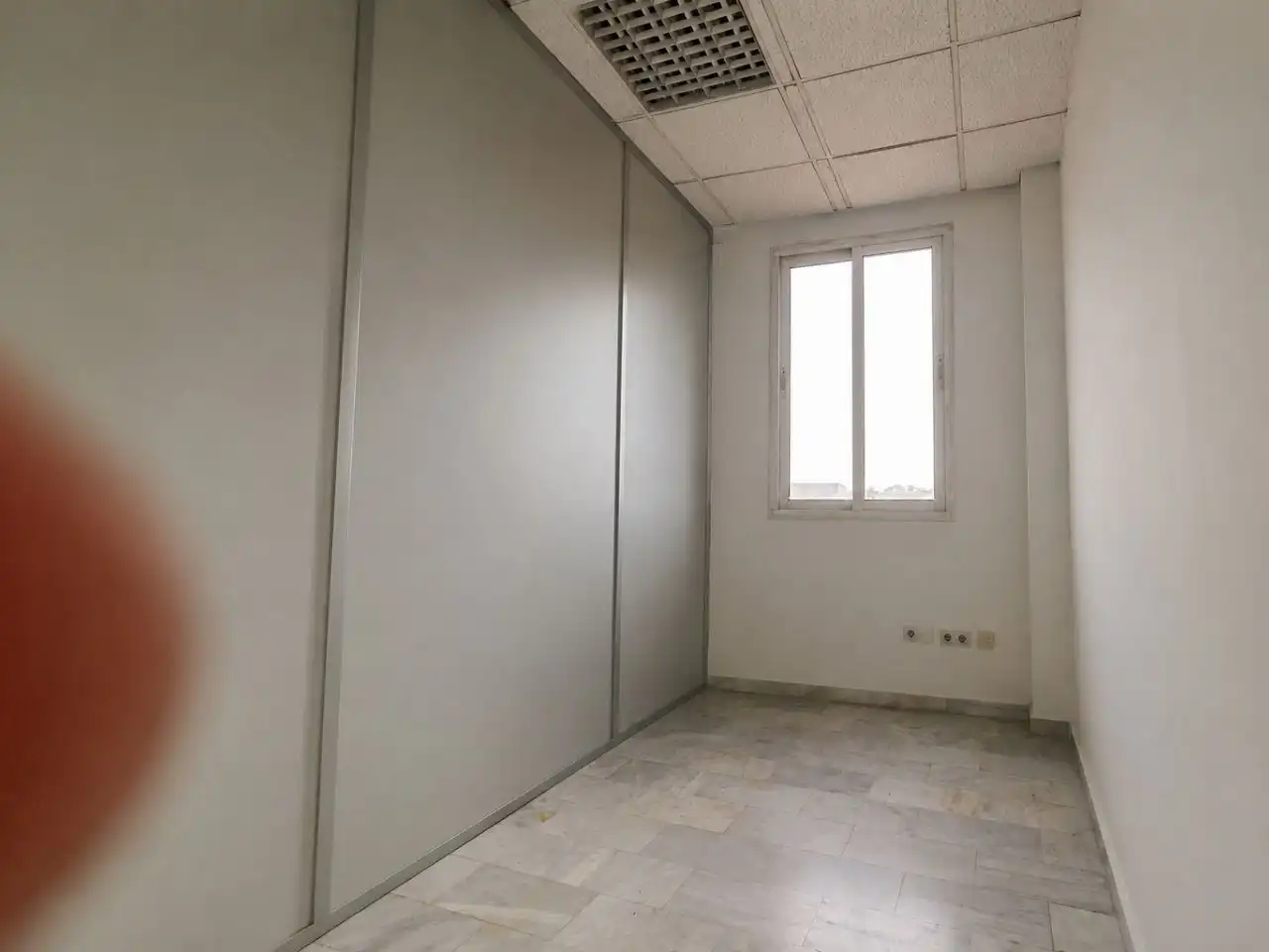 Office for rent in Mairena del Aljarafe  with Air Conditioner and Alarm