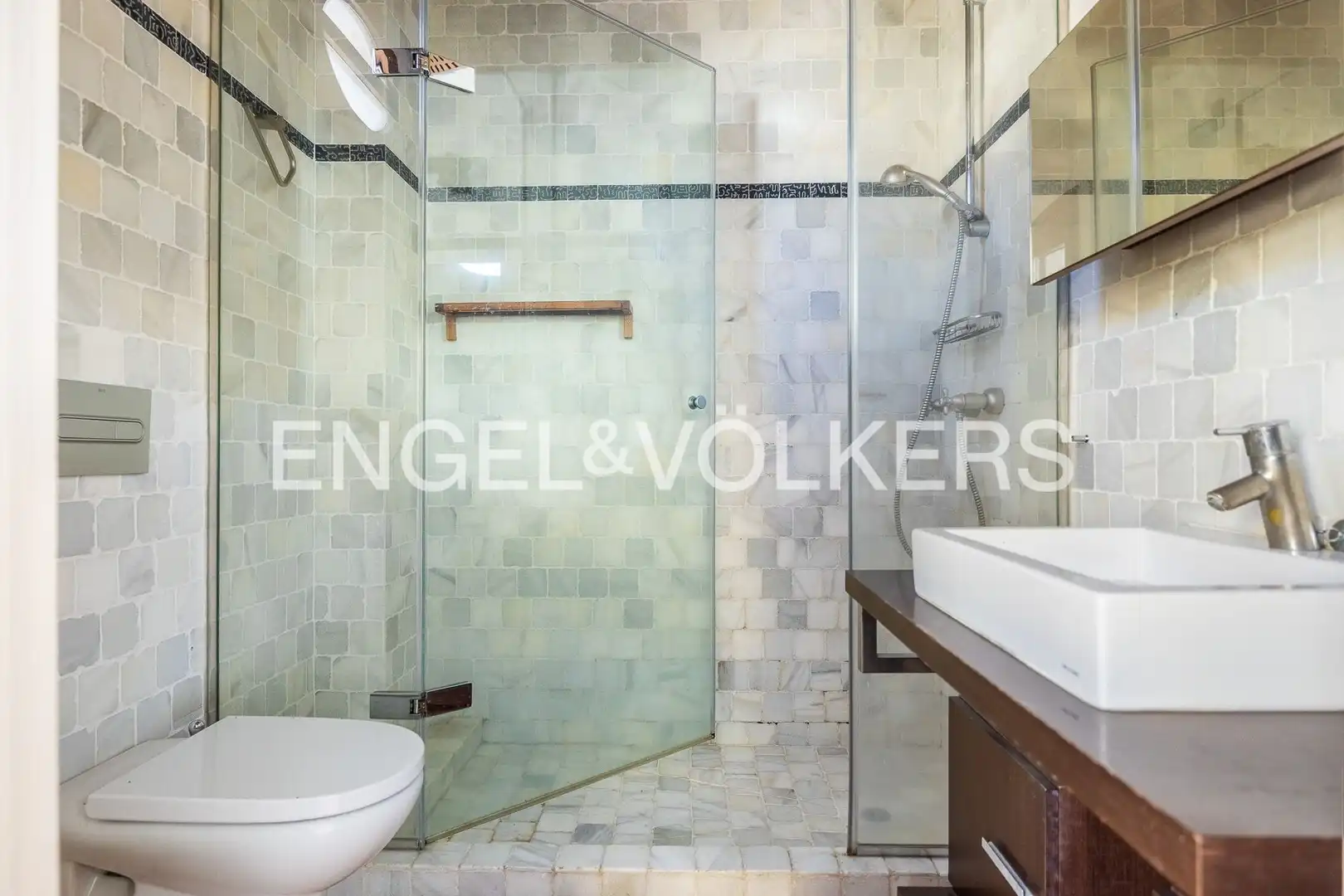 Bathroom of Houses for sale in Sevilla  with Air Conditioner, Heating and Storage room