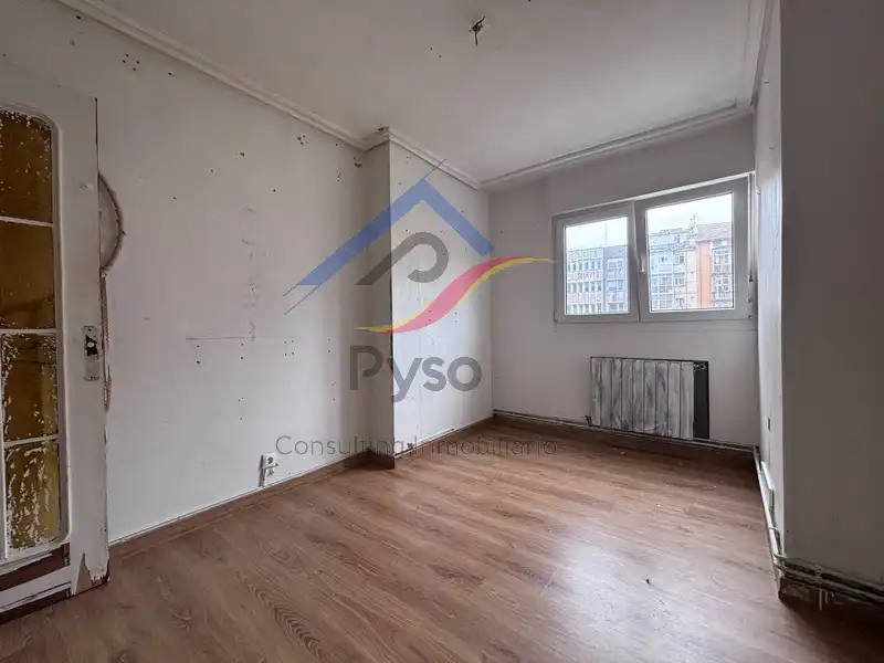 Sala d'estar de Pis en venda en Santander amb Calefacció, Forn i Internet