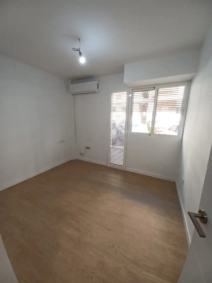 Schlafzimmer von Wohnung zum Verkauf in Sevilla mit Klimaanlage