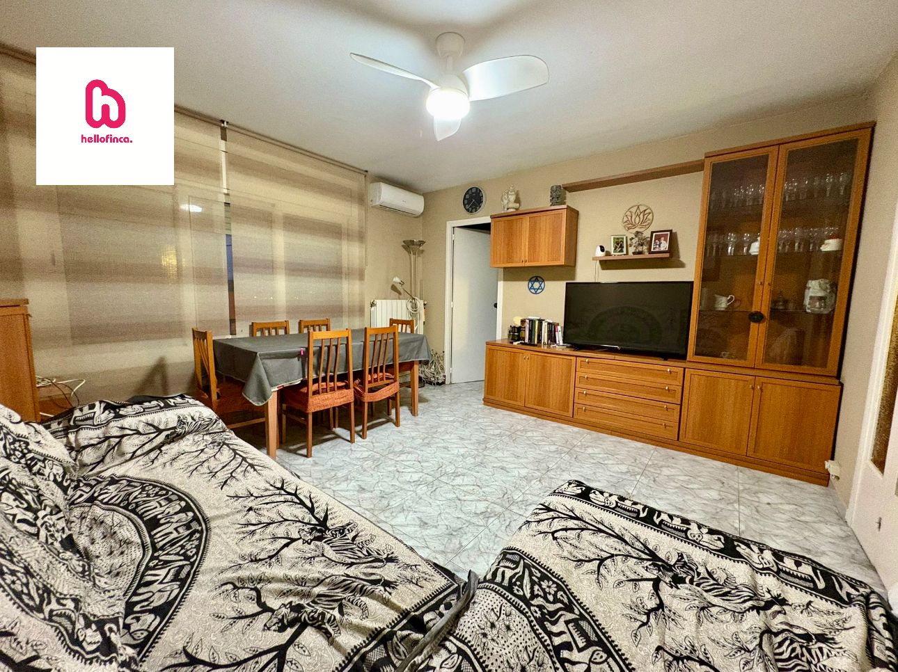 Living room of Flat for sale in Montcada i Reixac  with Air Conditioner, Heating and Oven