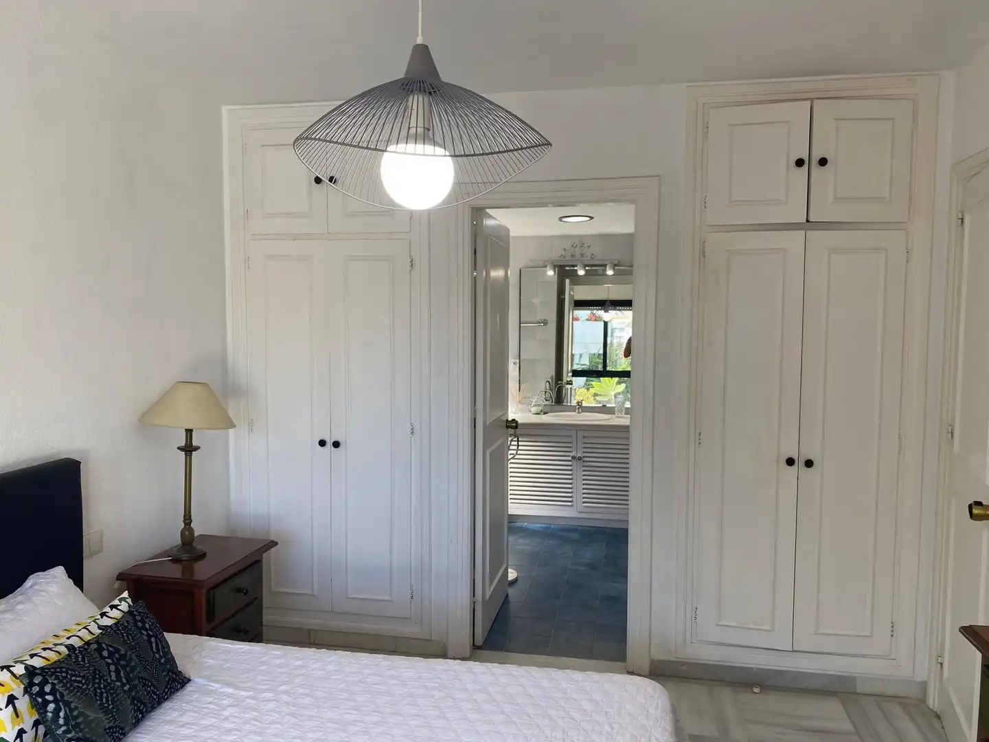 Habitación de Piso de alquiler en Marbella con Amueblado y Se aceptan mascotas