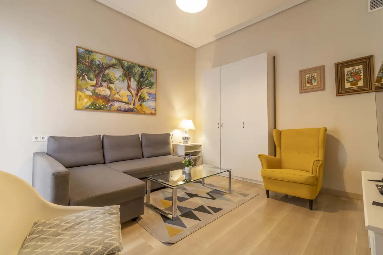 Living room of Flat for sale in Sevilla  with Air Conditioner, Heating and Balcony