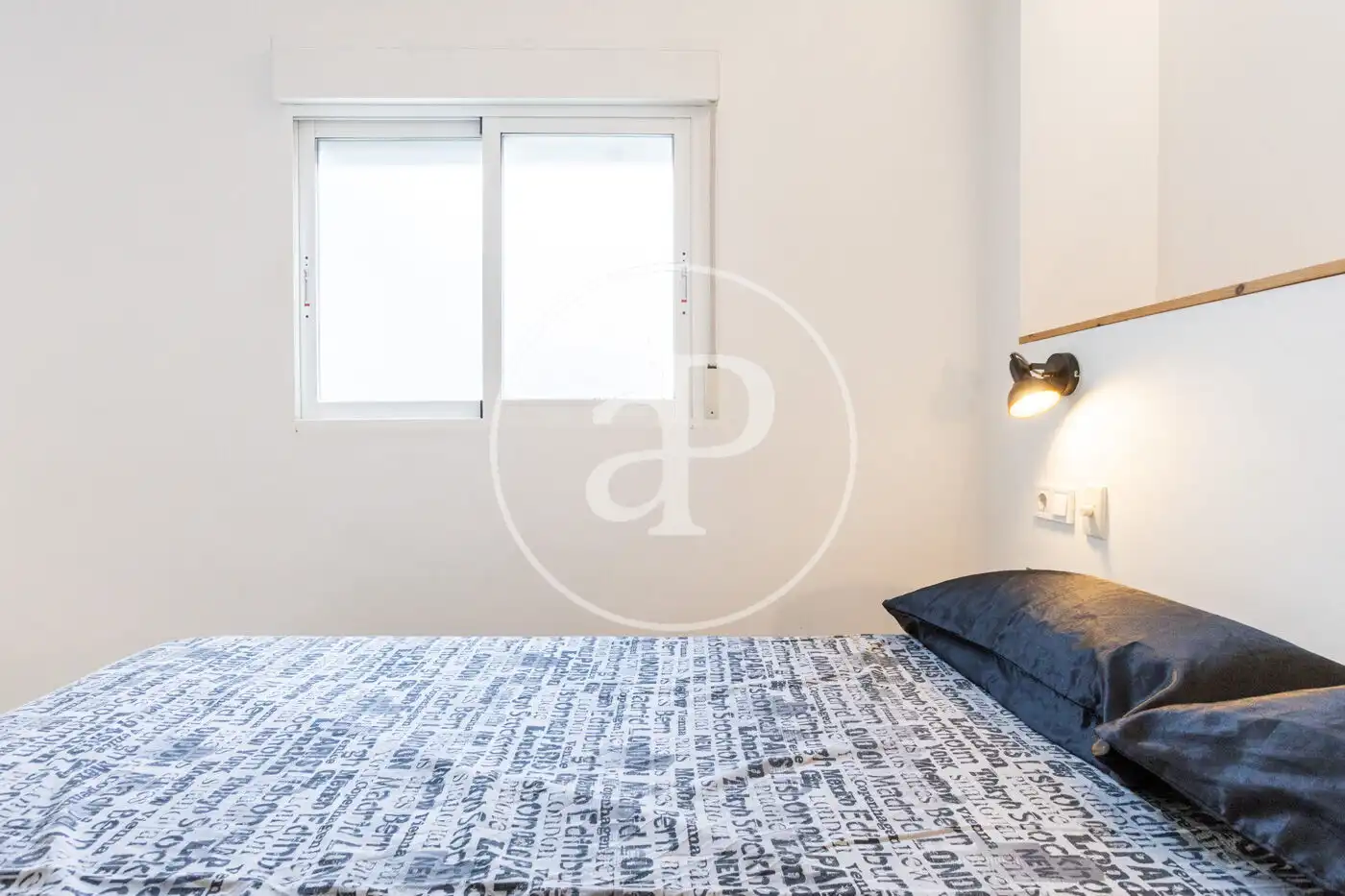 Bedroom of Attic for sale in Valencia  with Heating, Terrace and Furnished