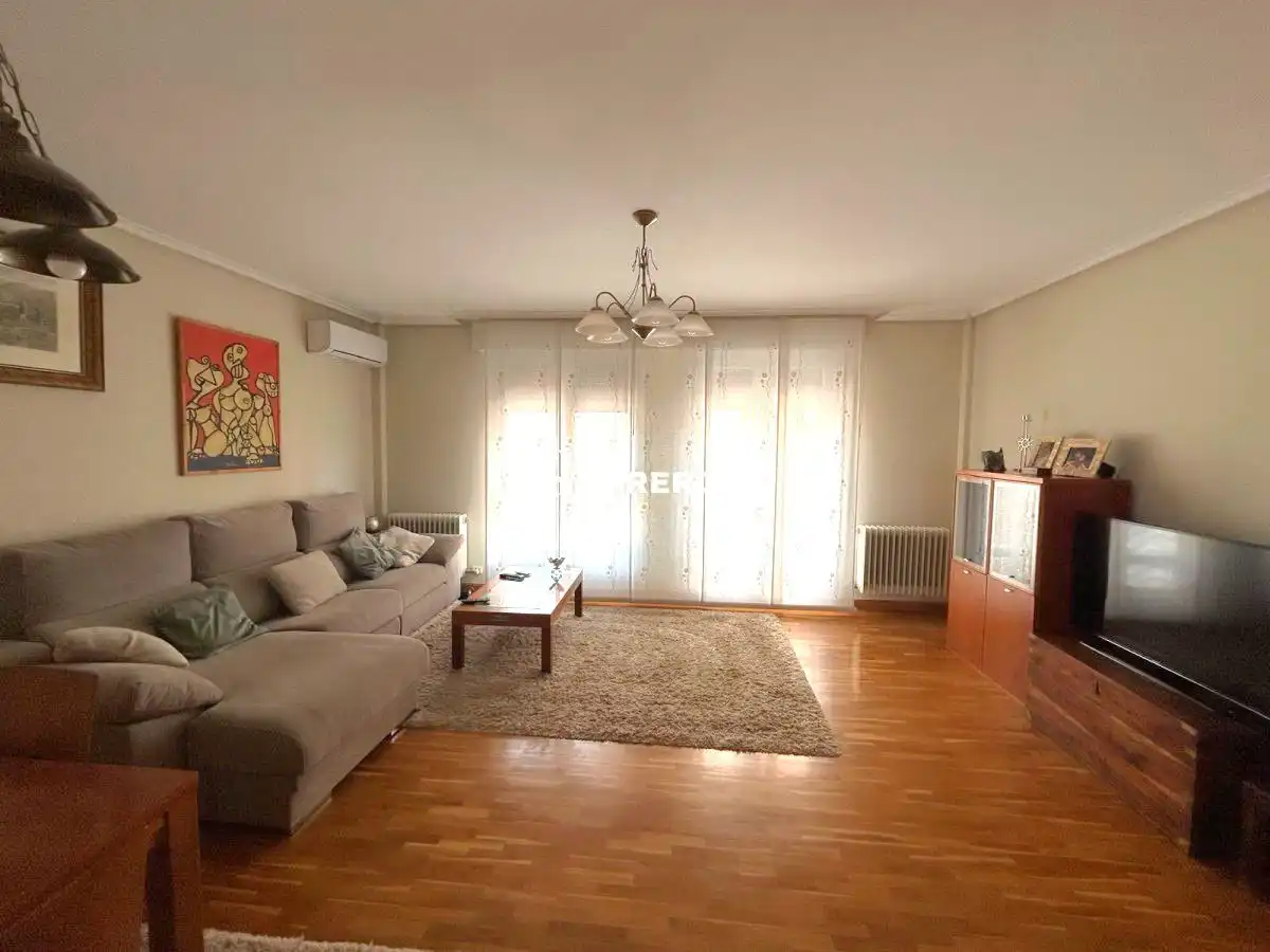 Sala de estar de Casa adosada en venta en  Logroño con Aire acondicionado, Calefacción y Jardín privado