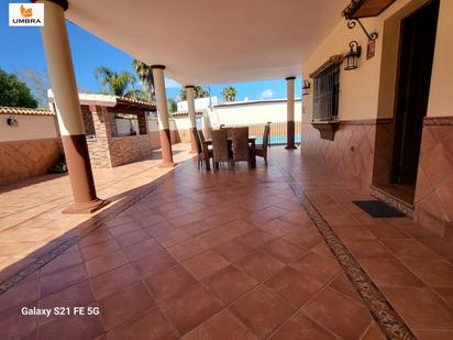 Vista exterior de Casa o xalet en venda en Medina-Sidonia amb Aire condicionat, Terrassa i Piscina