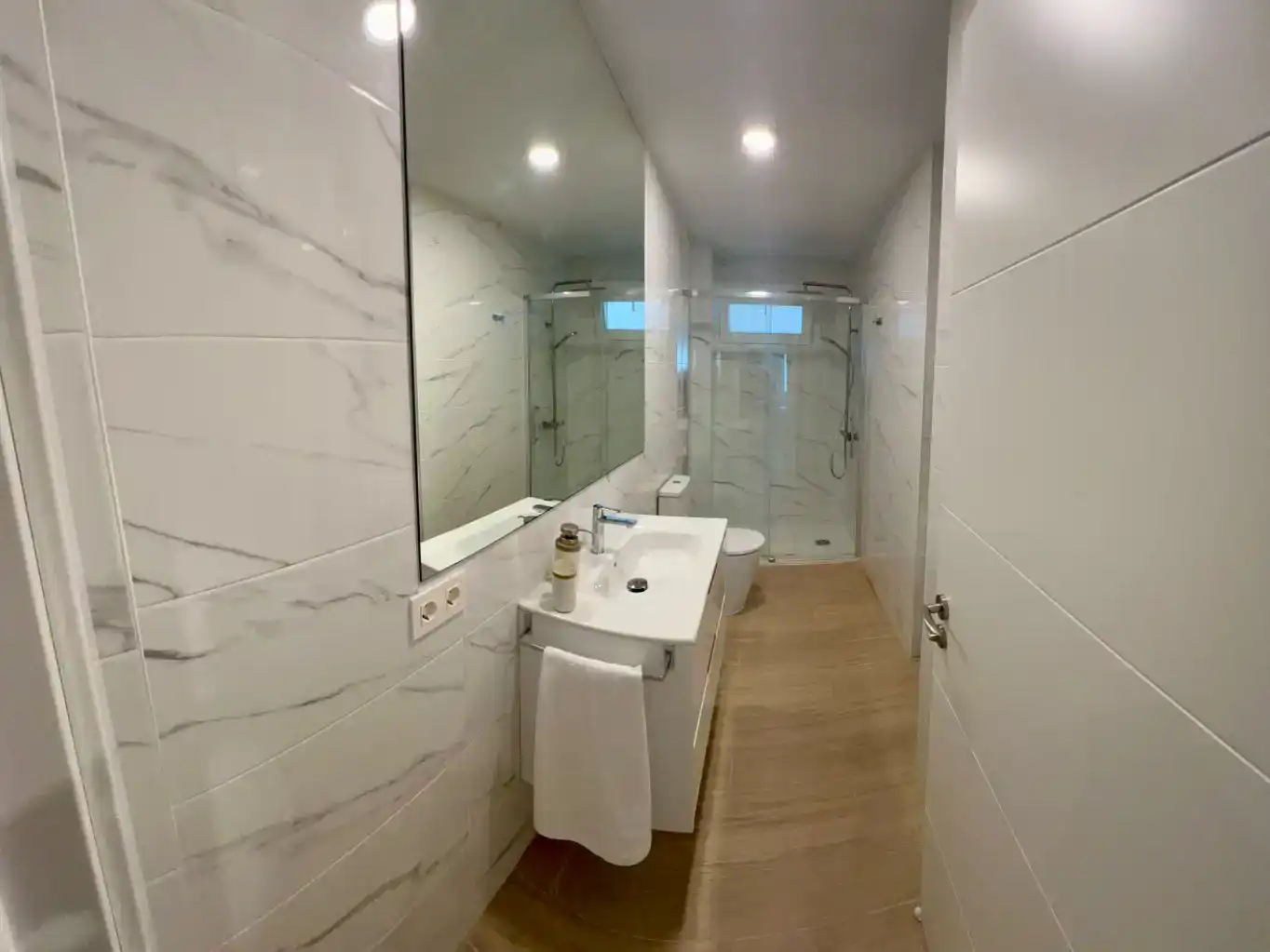 Bathroom of Flat for rent in Almuñécar  with Air Conditioner and Furnished