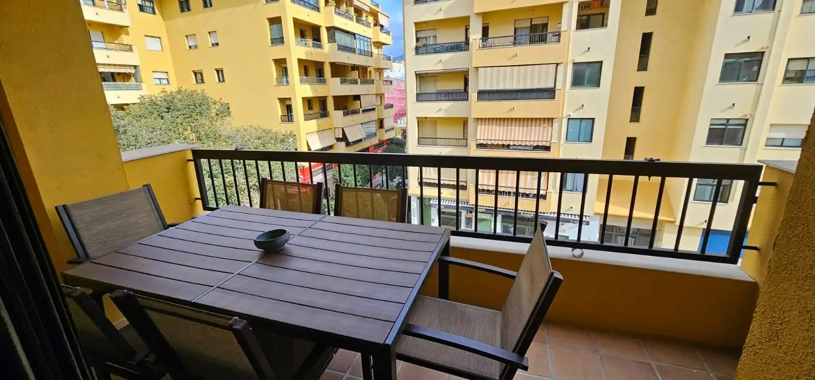 Terrasse von Wohnung zur Miete in Marbella mit Privatgarten, Terrasse und Möbliert