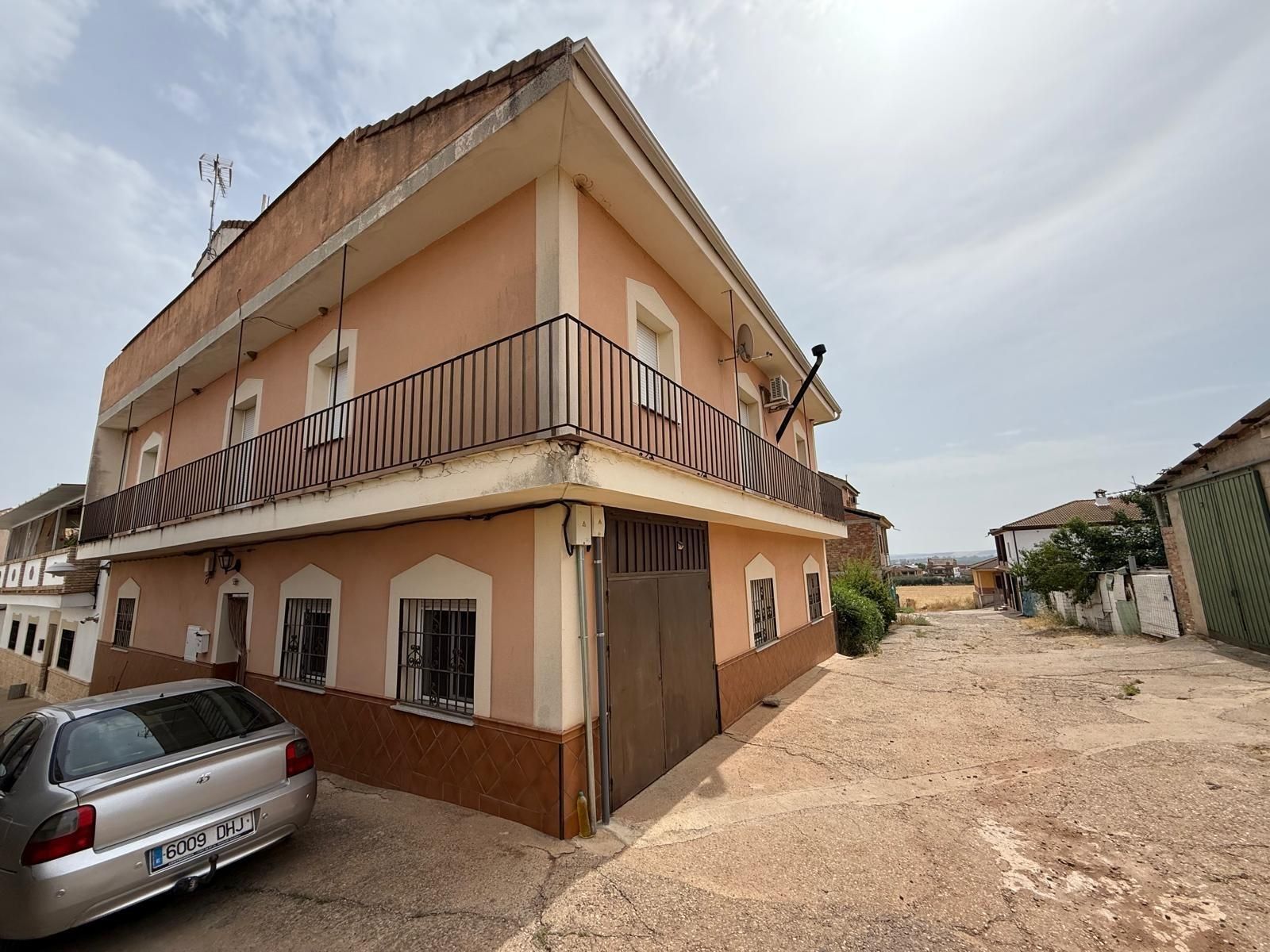 Vista exterior de Casa o xalet en venda en  Córdoba Capital amb Aire condicionat i Terrassa