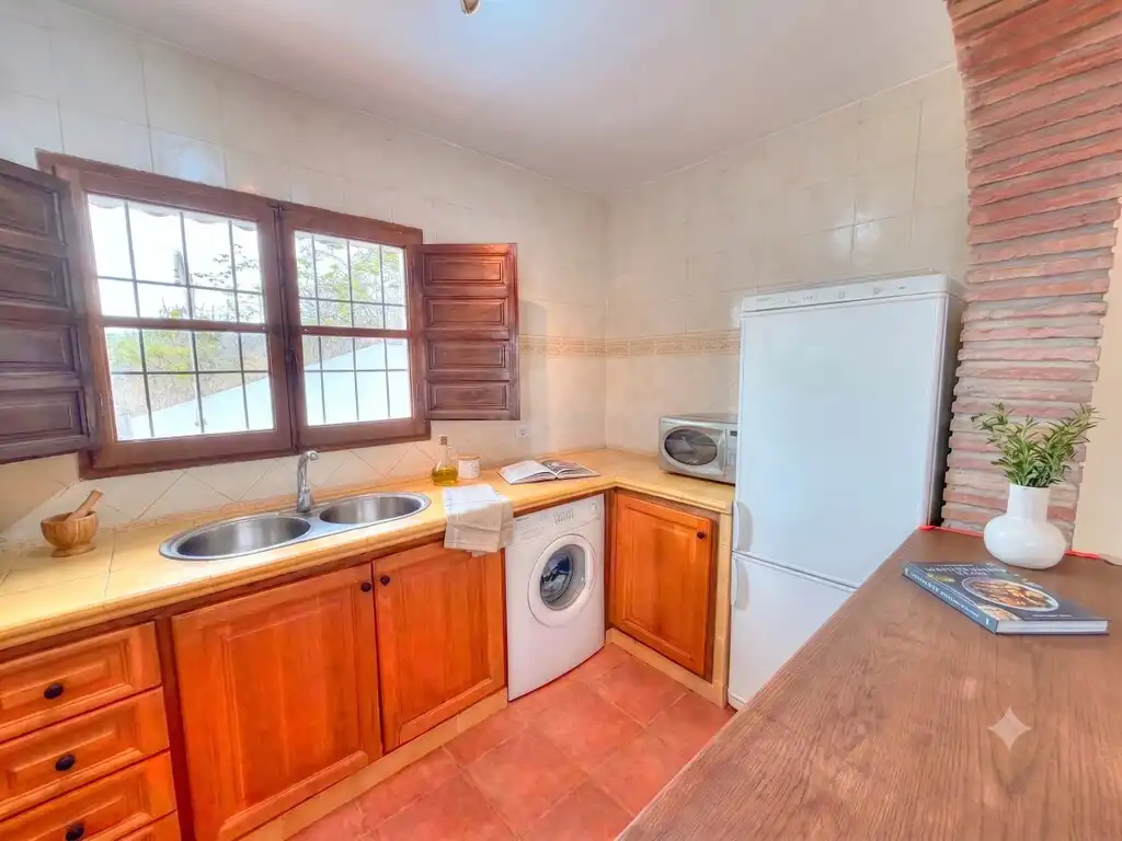 Cocina de Finca rústica en venta en Almáchar con Jardín privado, Trastero y Piscina