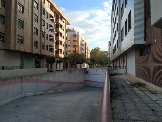 Garaje en Alquiler en Universidad - Las Huelgas
