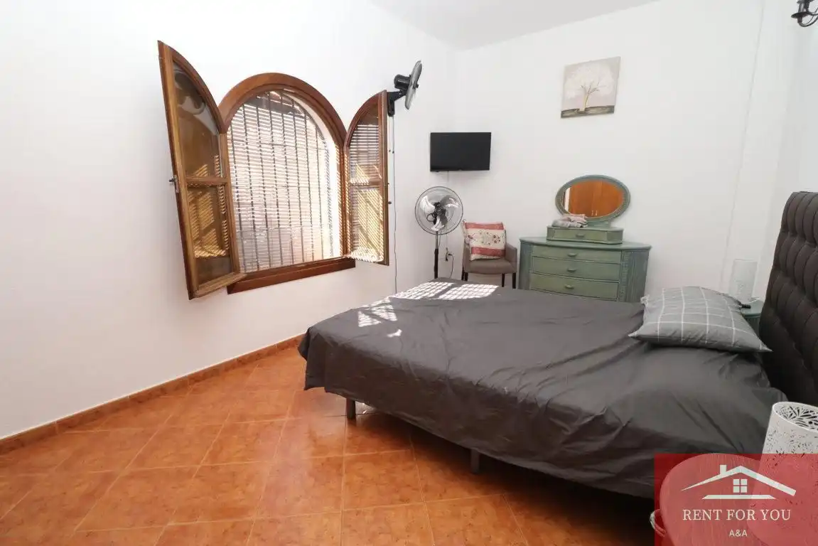 Dormitori de Casa o xalet de lloguer en Alozaina amb Aire condicionat, Jardí privat i Piscina