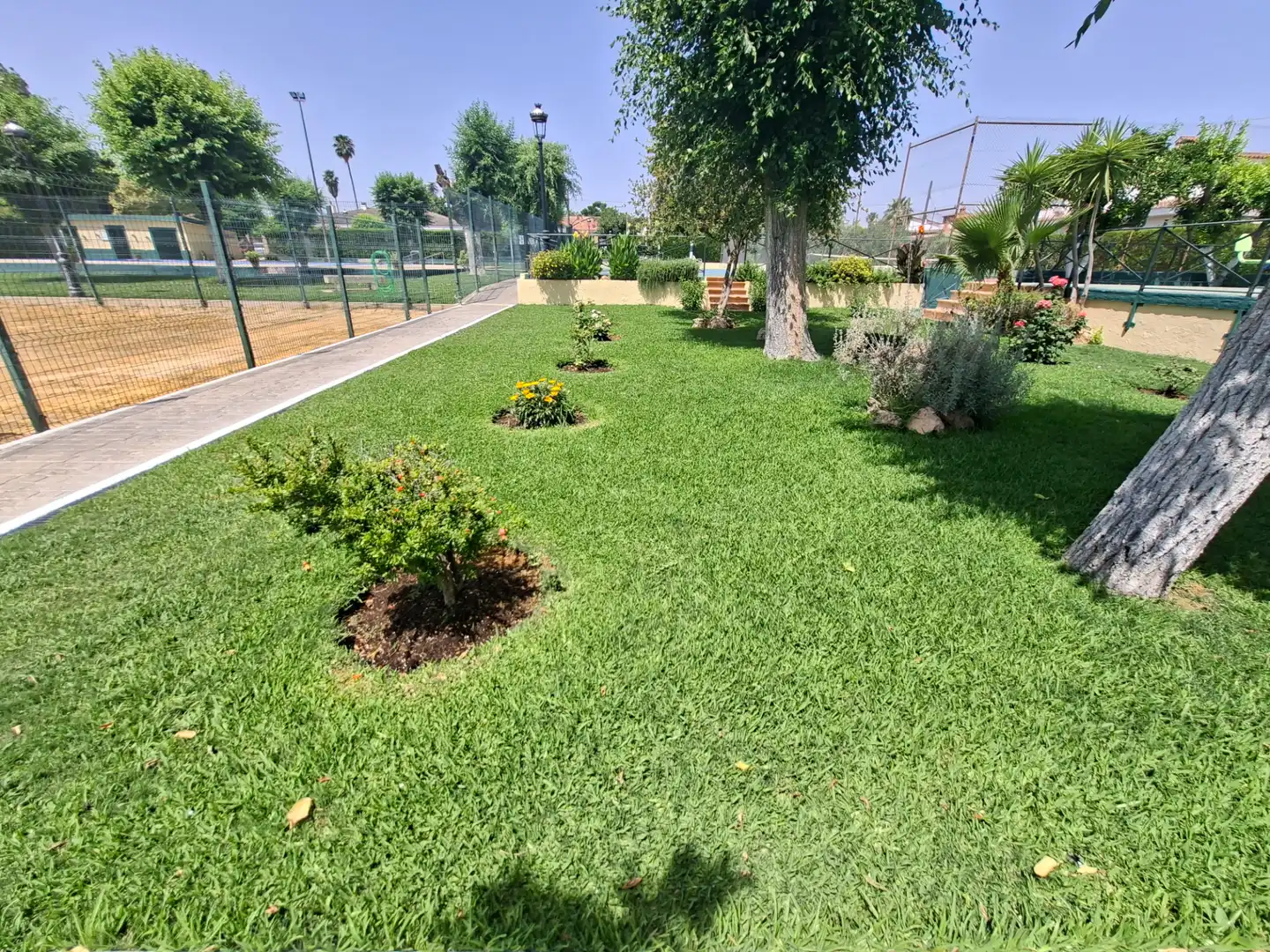 Garden of Houses for sale in Espartinas  with Air Conditioner, Heating and Private garden