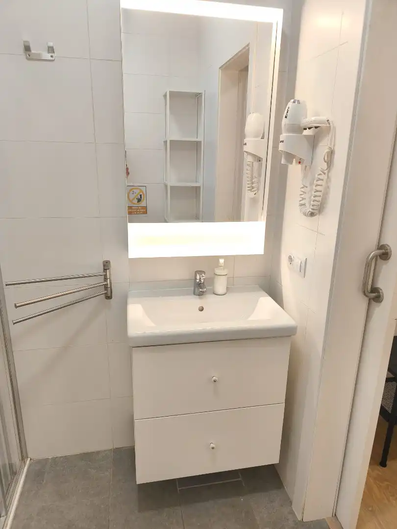 Bany de Estudi de lloguer en Las Palmas de Gran Canaria amb Parquet, Moblat i Rentadora