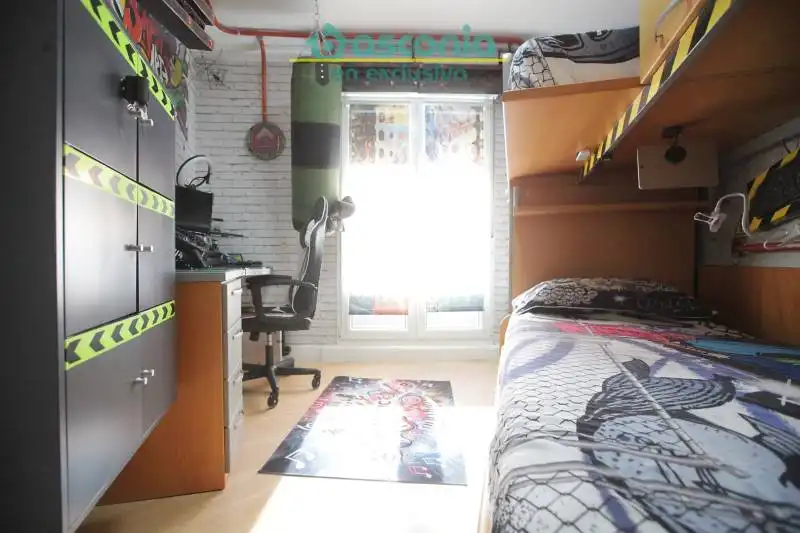 Habitación de Piso en venta en Basauri  con Calefacción, Amueblado y Balcón