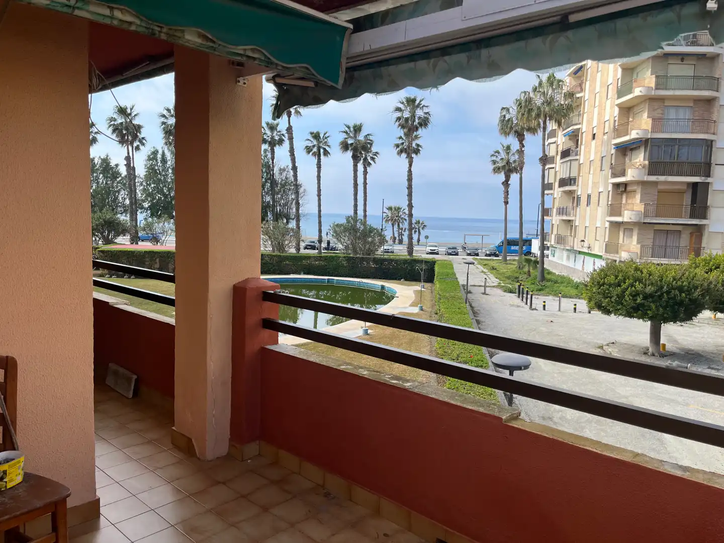 Vista exterior de Piso en venta en Salobreña con Terraza, Trastero y Piscina comunitaria