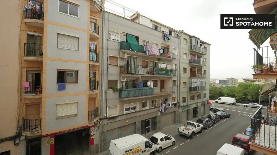 Vista exterior de Piso para compartir en L'Hospitalet de Llobregat con Aire acondicionado, Calefacción y Amueblado