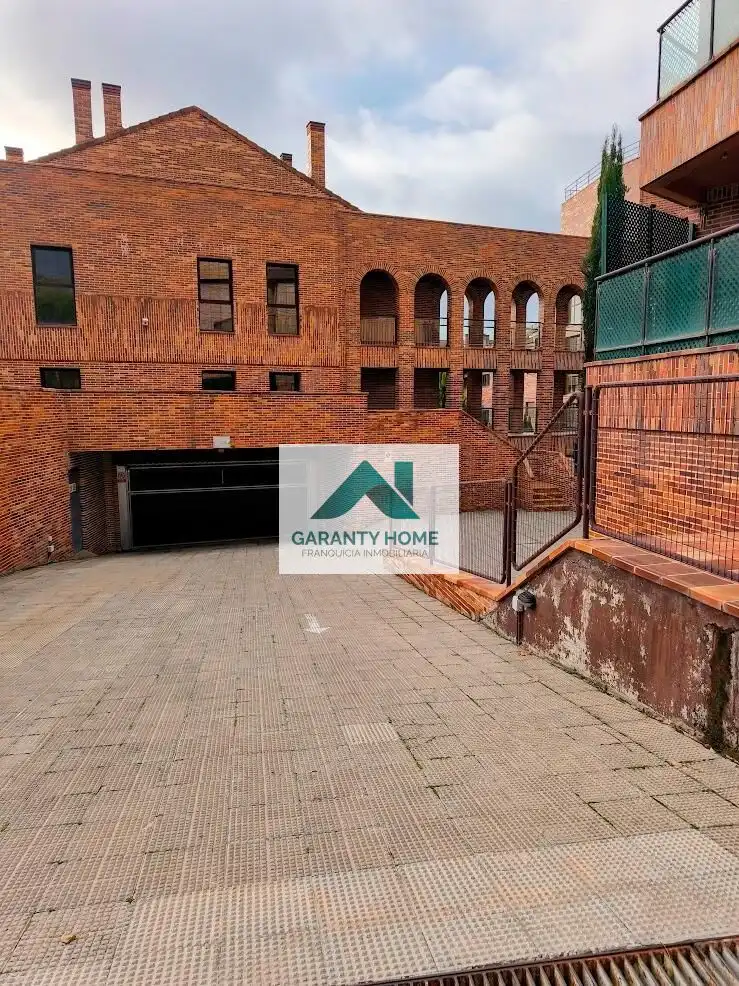 Local de lloguer a Navalquejigo - Los Arroyos