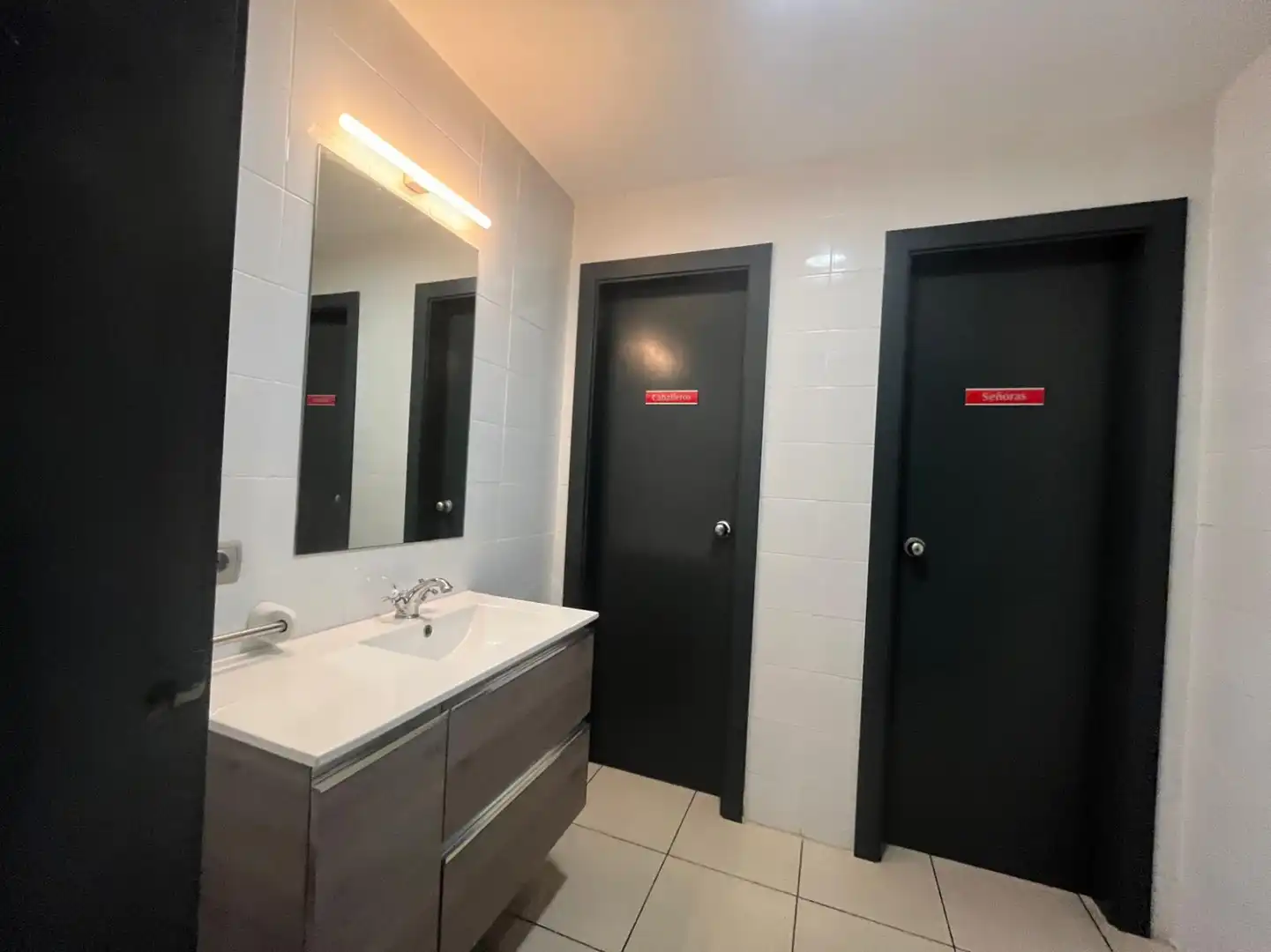 Badezimmer von Geschaftsraum zur Miete in Torrent