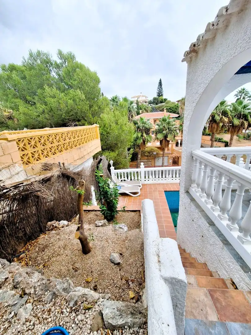 Vista exterior de Casa o xalet en venda en Benalmádena amb Terrassa i Piscina