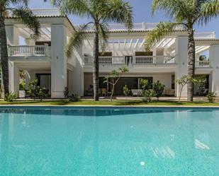 Swimming pool of House or chalet for sale in Marbella  with Air Conditioner, Heating and Private garden