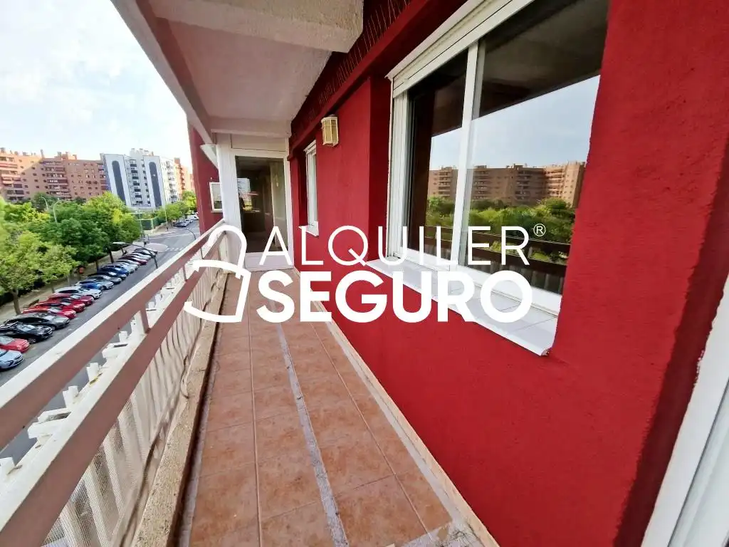Außenansicht von Wohnung zur Miete in Móstoles mit Klimaanlage und Heizung