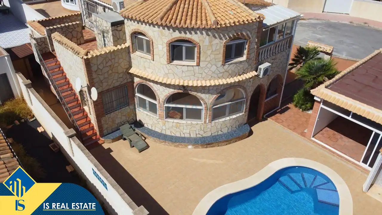 Villa avec piscine à vendre à Orihuela Costa