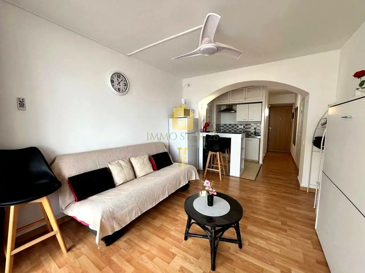 Sala de estar de Estudio en venta en Roses con Parquet, Amueblado y Piscina comunitaria