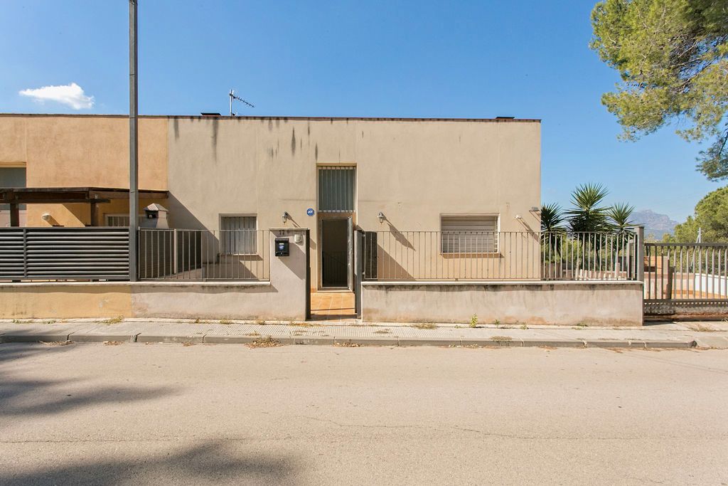 Casa adosada en venda a C/ Cami de Santa María de Villalba, Abrera