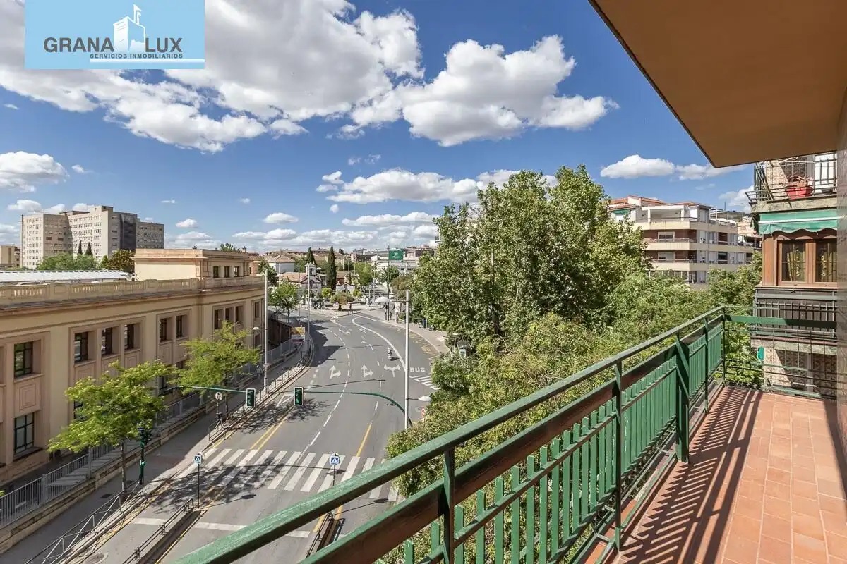Piso con terraza en venta en Avenida de Madrid