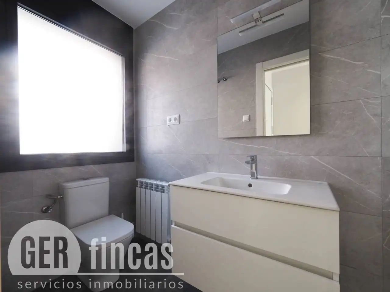 Flat for rent in Calle Josep Llimona, Poble Nou