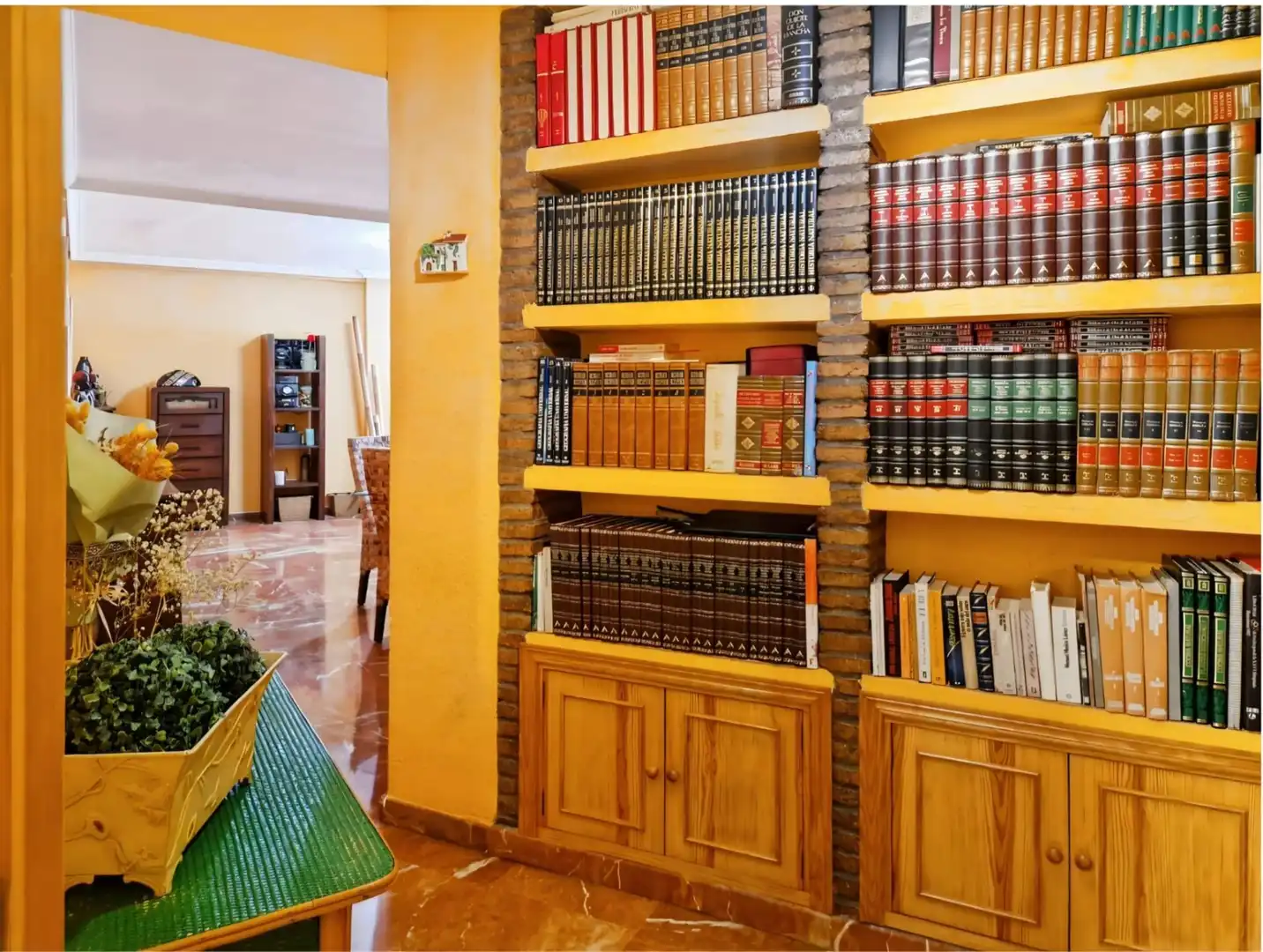 Flat for sale in  Sevilla Capital  with Air Conditioner and Storage room