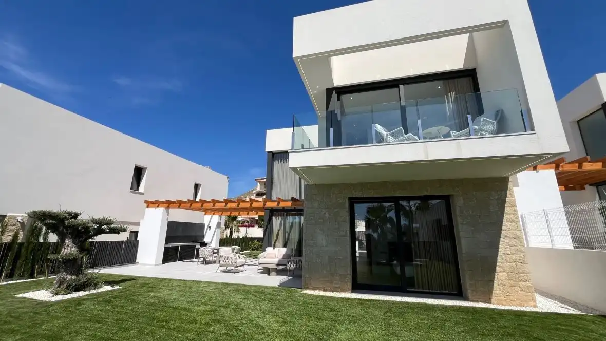 Chalet con piscina en venta en Carrer Berlin, imagen 11