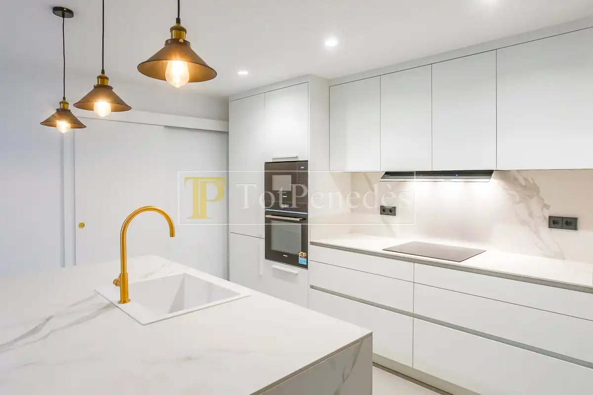 Cocina de Planta baja en venta en Vilanova i la Geltrú con Aire acondicionado y Calefacción