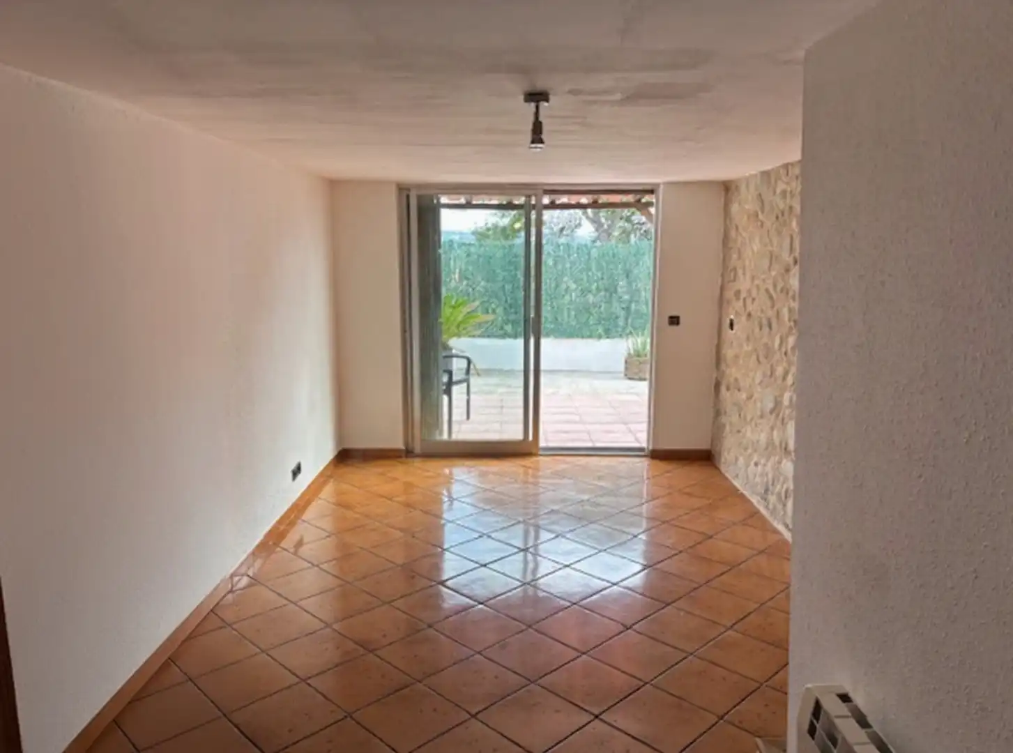 Sala de estar de Casa adosada en venta en Santa Eulàlia de Ronçana con Aire acondicionado, Calefacción y Jardín privado