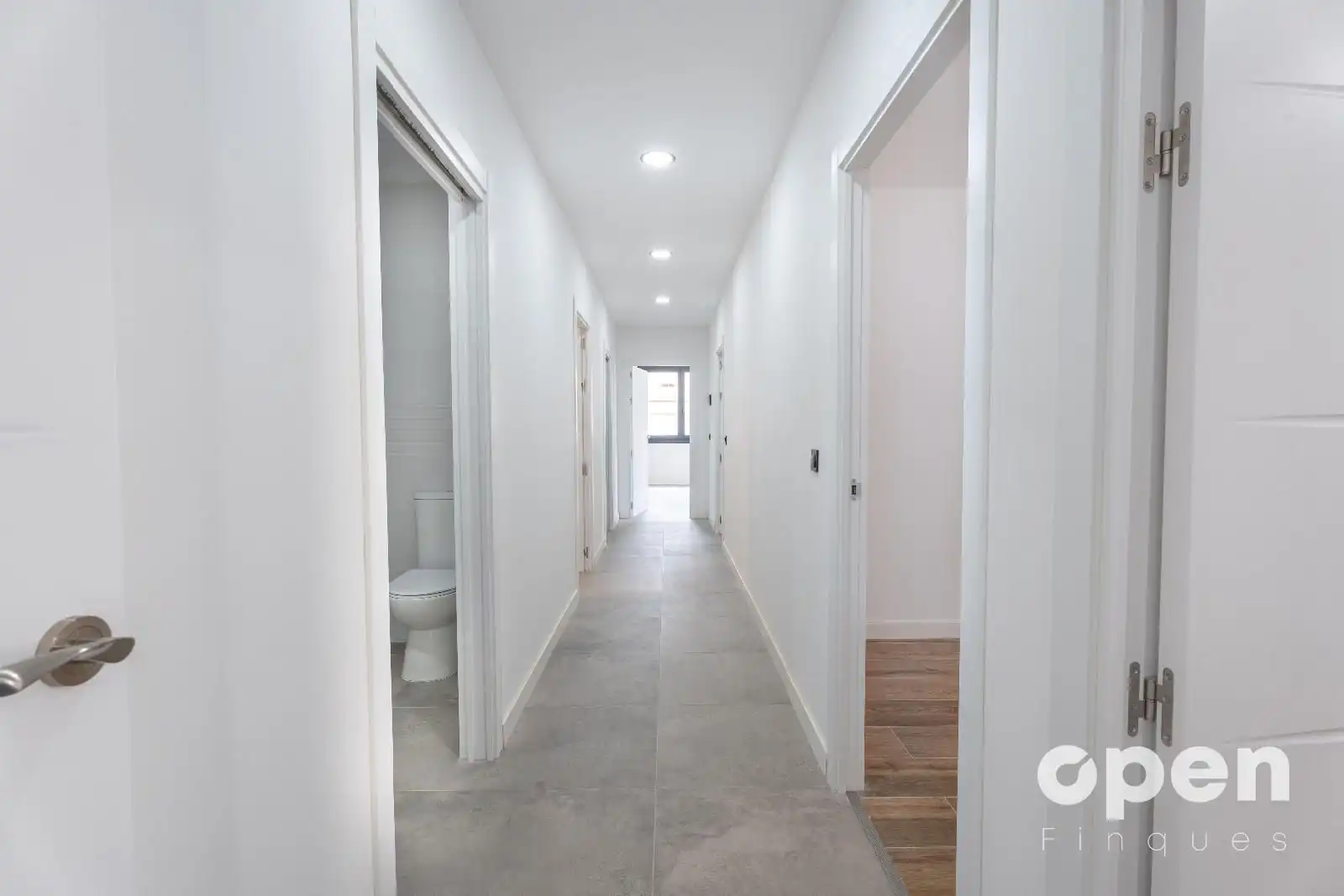 Wohnung zum Verkauf in Terrassa mit Klimaanlage, Heizung und Terrasse