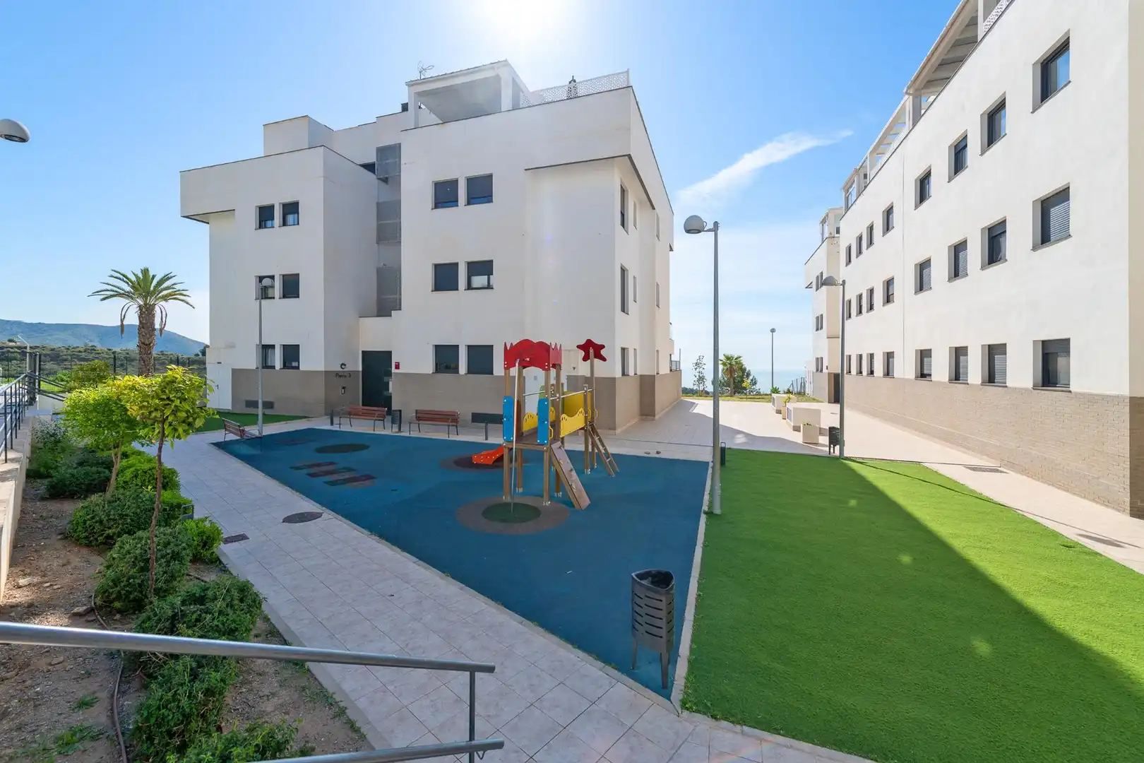 Vista exterior de Ático en venta en Rincón de la Victoria con Terraza, Trastero y Piscina comunitaria
