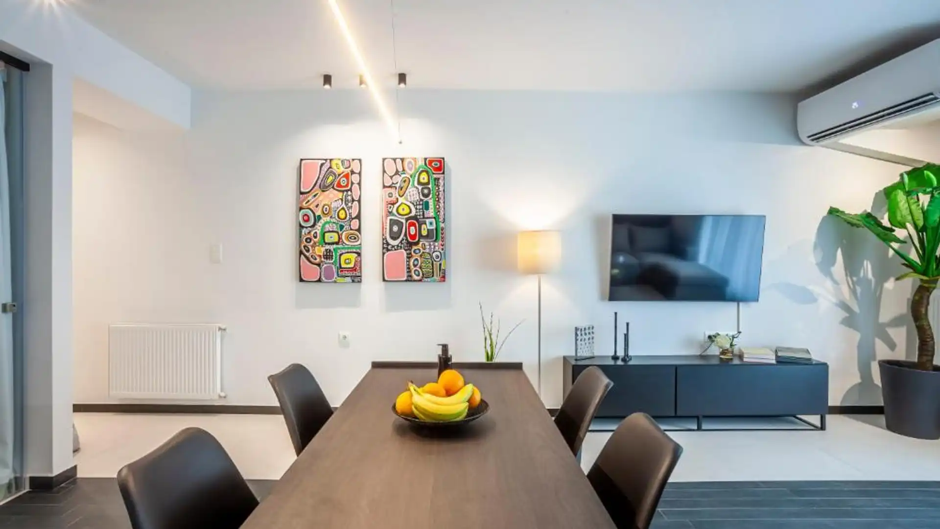 Comedor de Apartamento de alquiler en  Madrid Capital con Aire acondicionado, Amueblado y TV