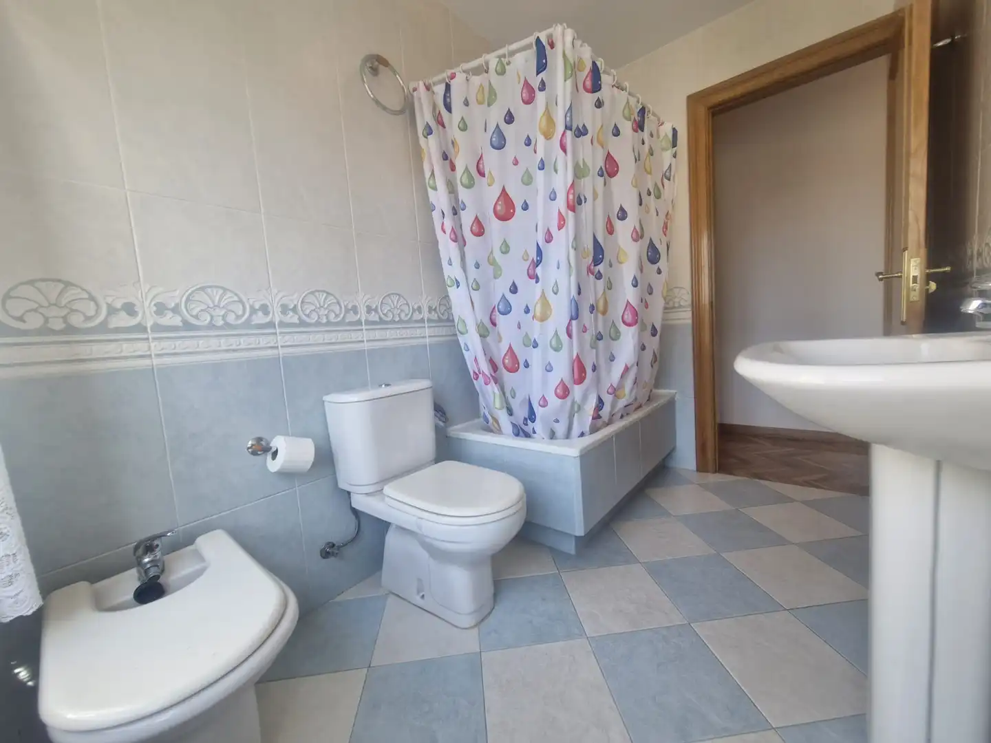 Badezimmer von Wohnung zum Verkauf in Foz mit Heizung, Abstellraum und Möbliert