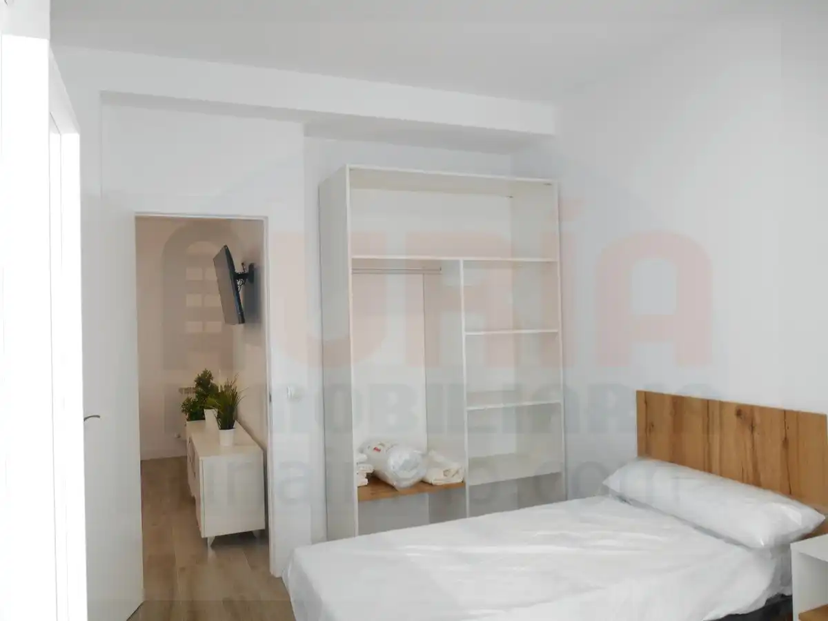 Habitación de Piso de alquiler en Oviedo  con Calefacción, Amueblado y Horno