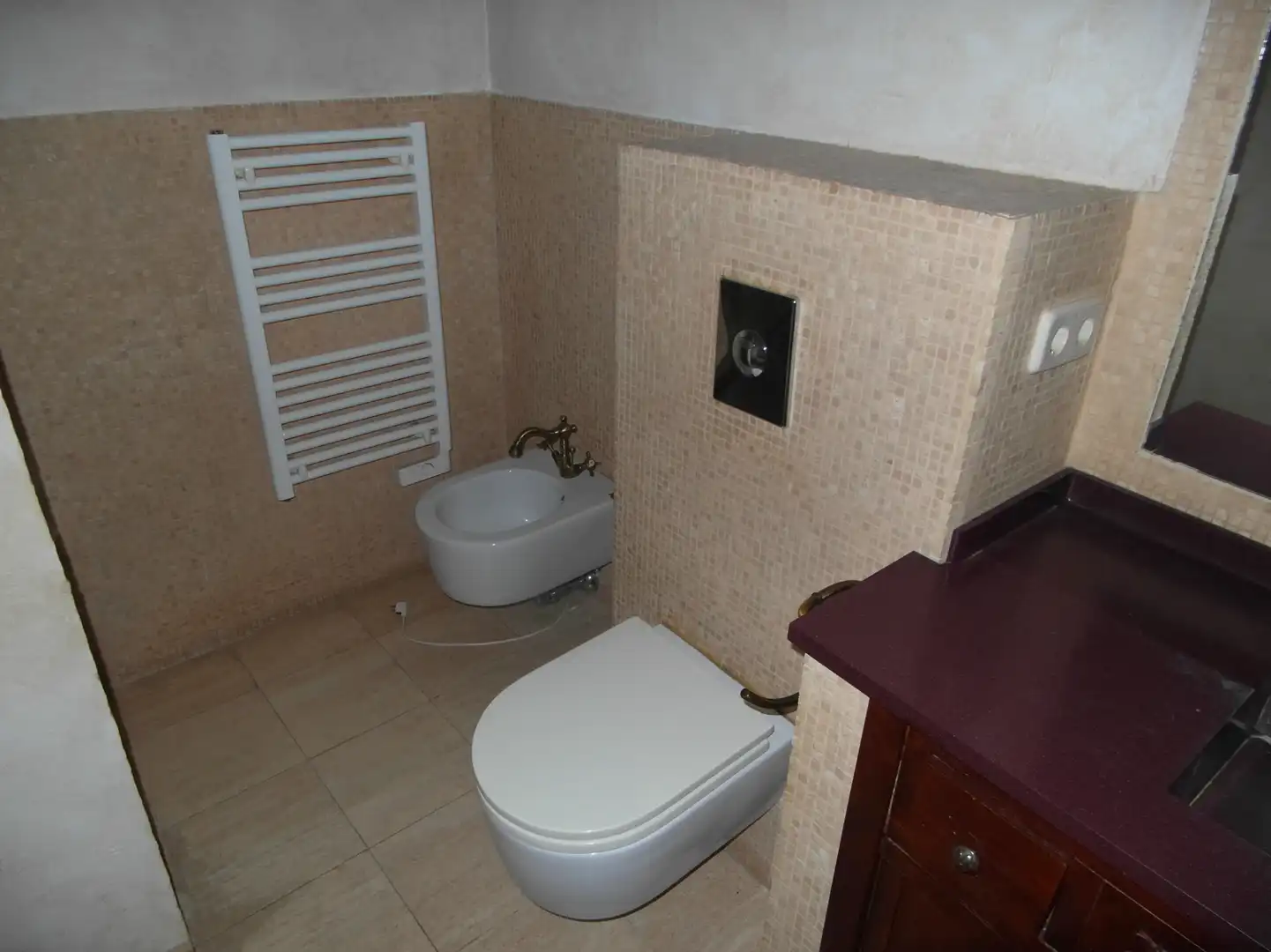 Baño de Casa adosada en venta en Madrid con Aire acondicionado, Calefacción y Jardín privado