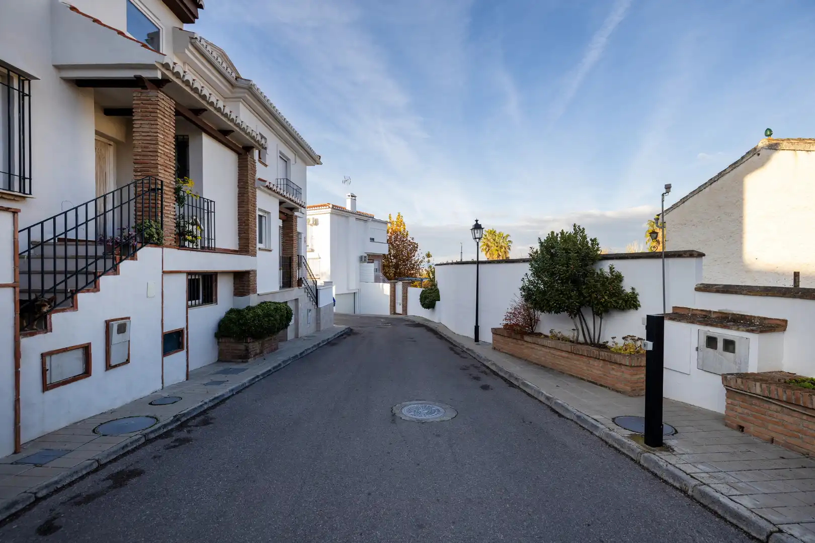 Vista exterior de Casa adosada en venda en Ogíjares amb Aire condicionat, Calefacció i Parquet