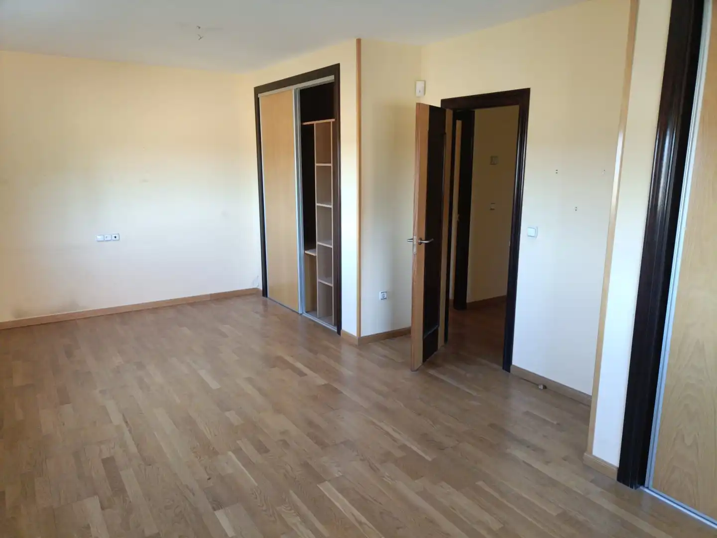 Detached homes for sale in C/ Almendros, La Montaña - El Cortijo