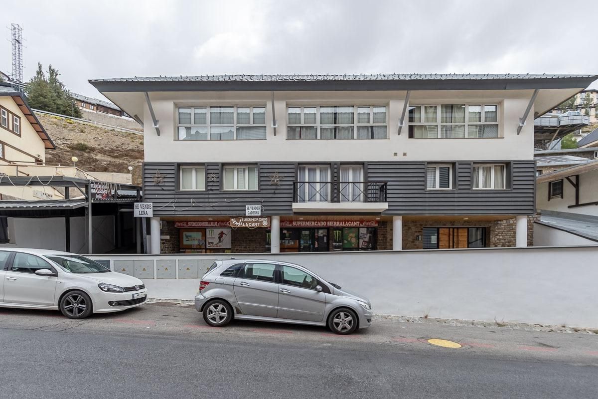 Vista exterior de Piso en venta en Sierra Nevada con Calefacción, Trastero y Piscina comunitaria