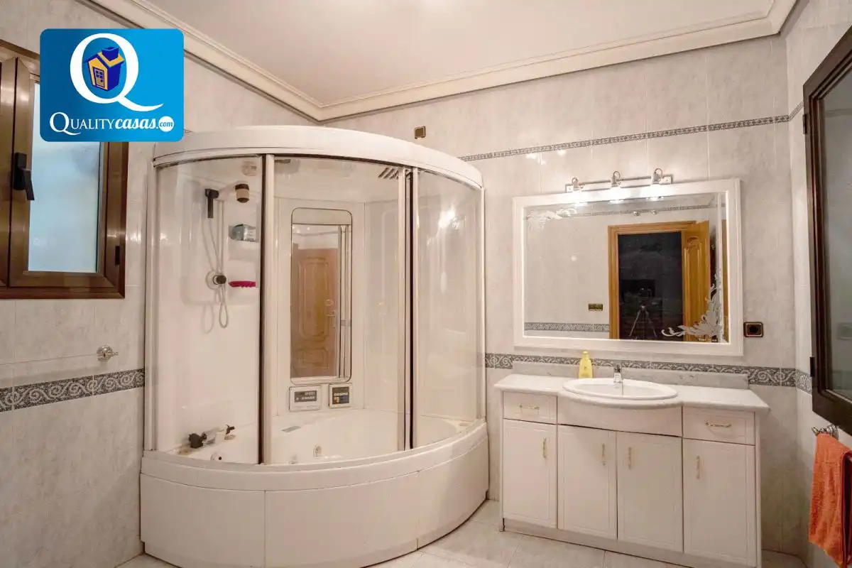 Baño de Casa adosada en venta en Novelda con Aire acondicionado, Calefacción y Terraza