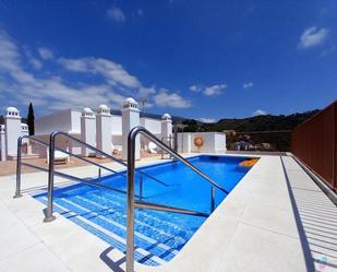 Swimming pool of Apartment for sale in Benahavís  with Air Conditioner and Terrace