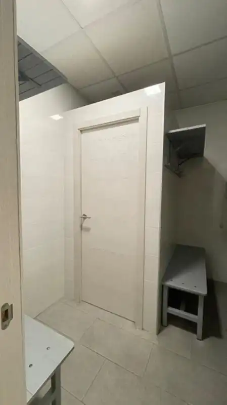 Bany de Local en venda en Parla amb Aire condicionat i Calefacció